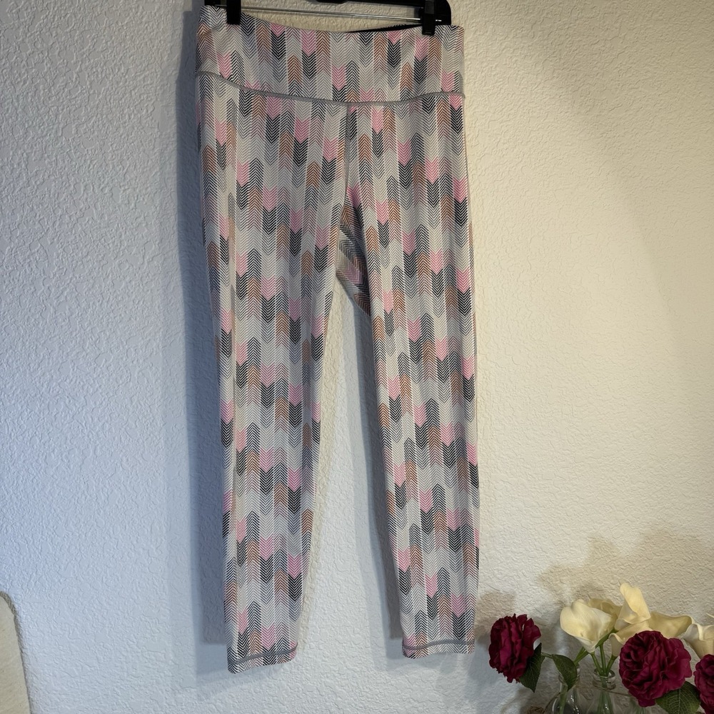 Victoria's Secret Sport 'Knockout' legging with chevron arrow design / Womens L